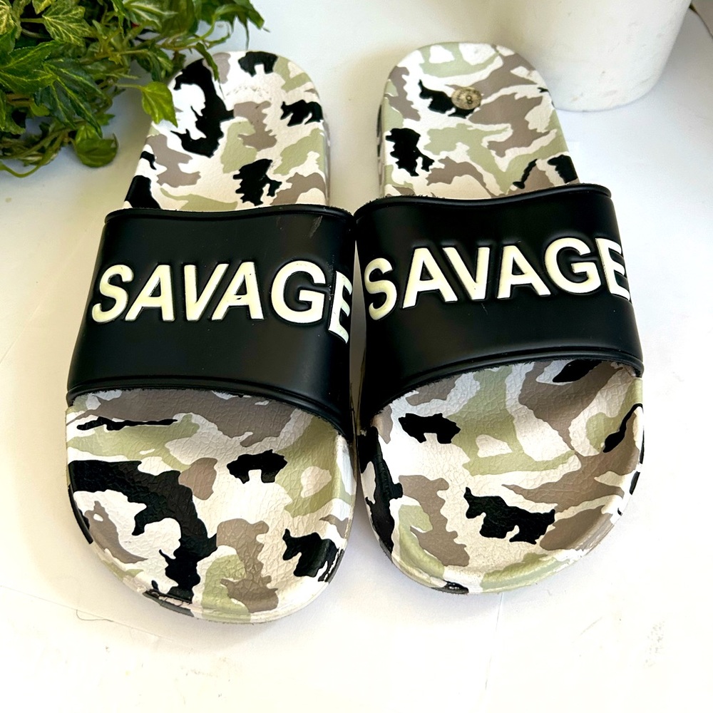 SAVAGE Cushioned Camo Logo Slide Sandals. Size 9 MSRP $32.00